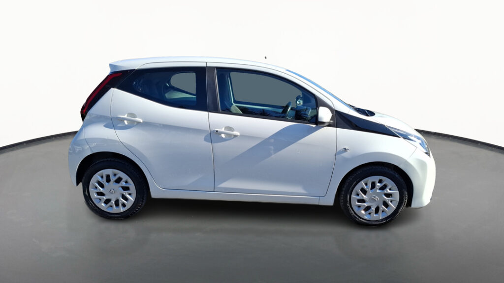 Toyota Aygo x-Play | 1.0l 72hp | 2021