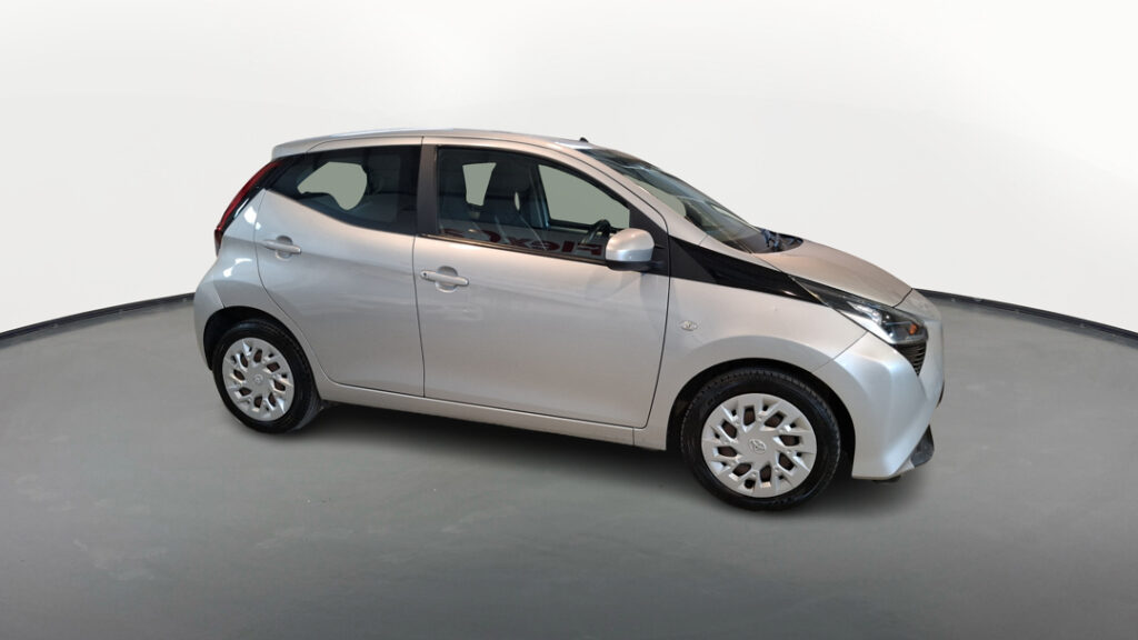 Toyota Aygo x-Play | 1.0l 72hp | 2021