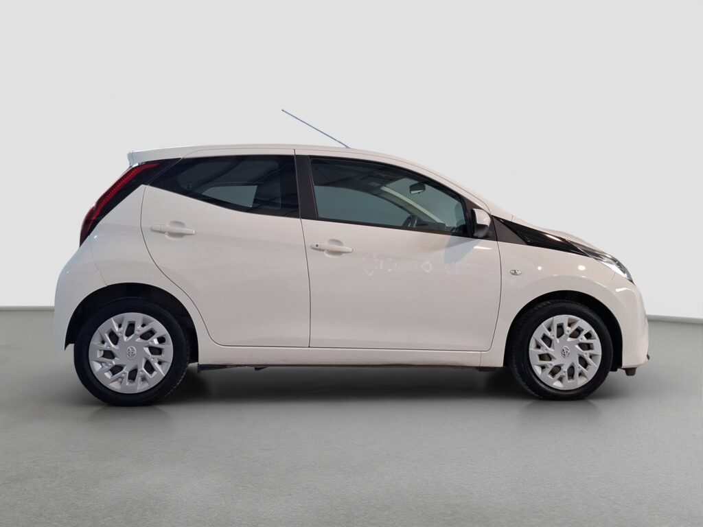 Toyota Aygo x-Play | 1.0I 70hp | 2020