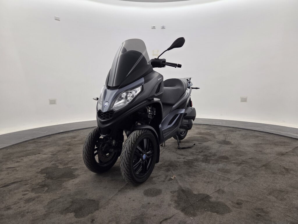 Piaggio MP3 300 26hp (2022)
