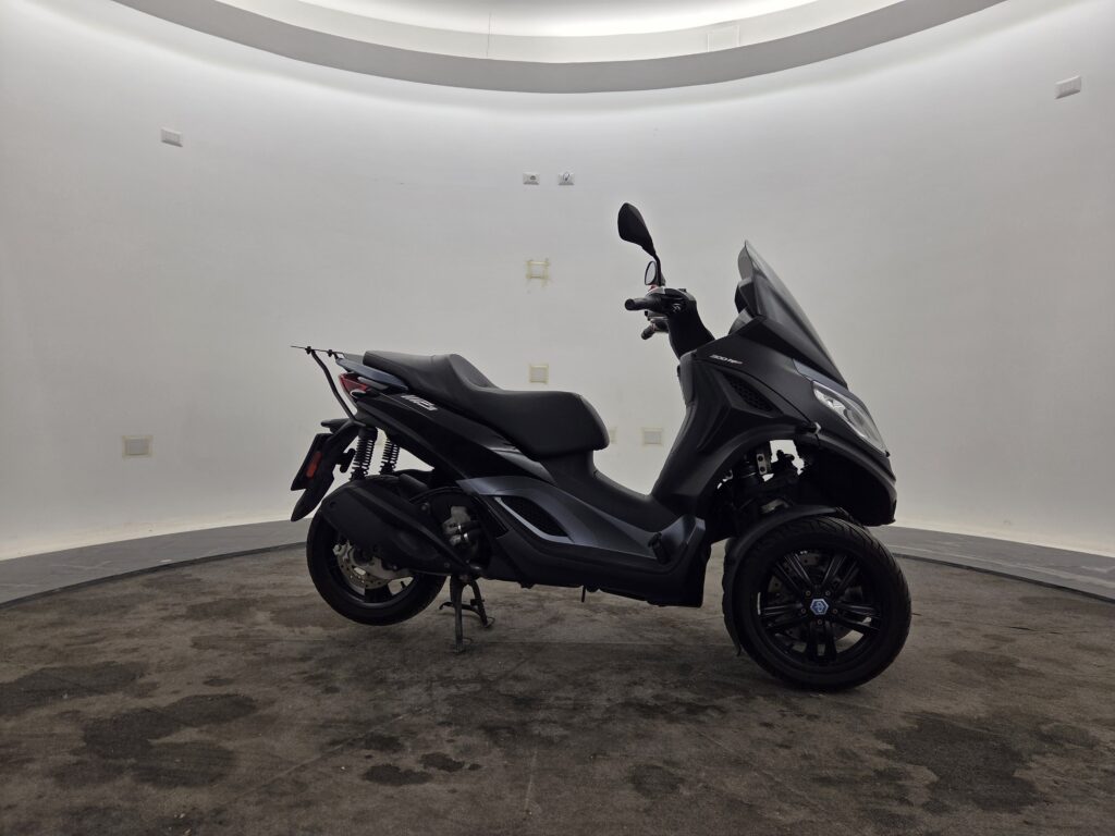 Piaggio MP3 300 26hp (2022)