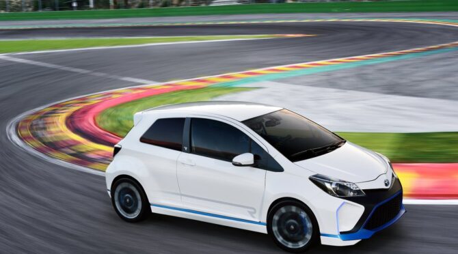 Toyota Yaris Hybrid λευκό